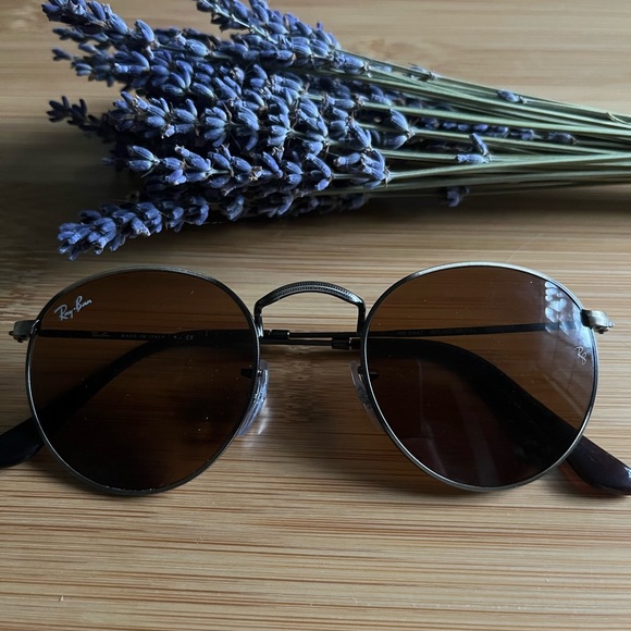 Ray-Ban Round Metal Sunglasses 2022 - Picture 2 of 5